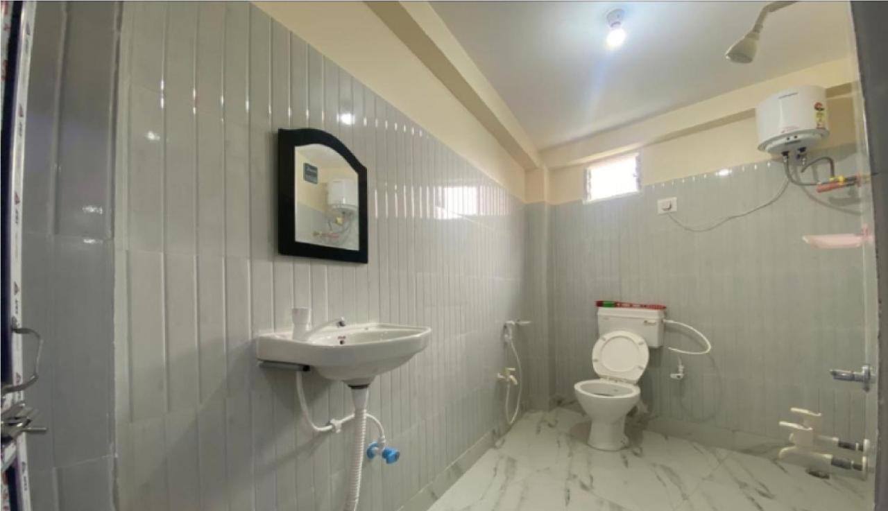 Hotel Ilora By Wb Inn Tarapith Exterior photo